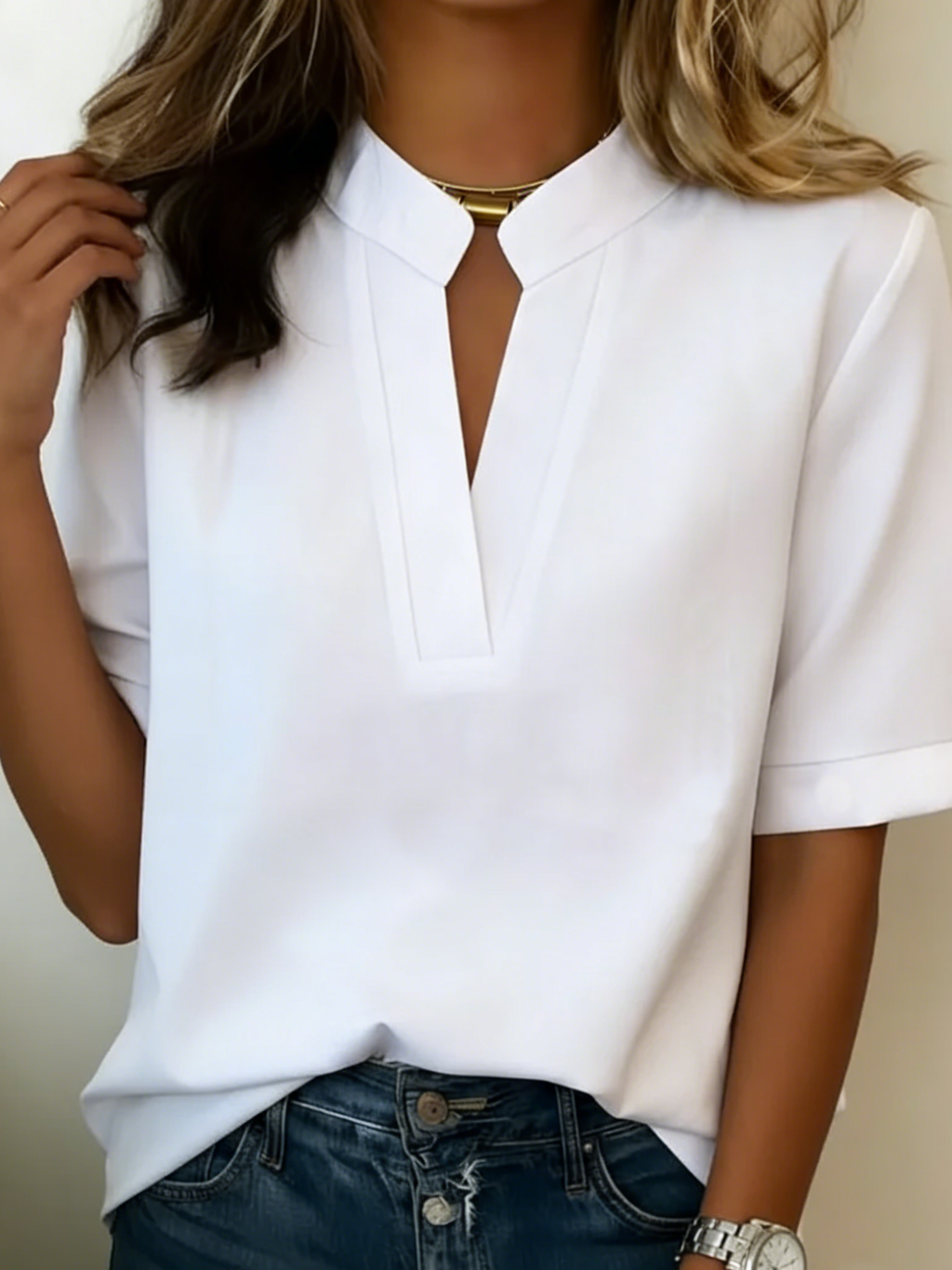 Margaux | Blusa Elegante con Scollo a V e Dettaglio Dorato